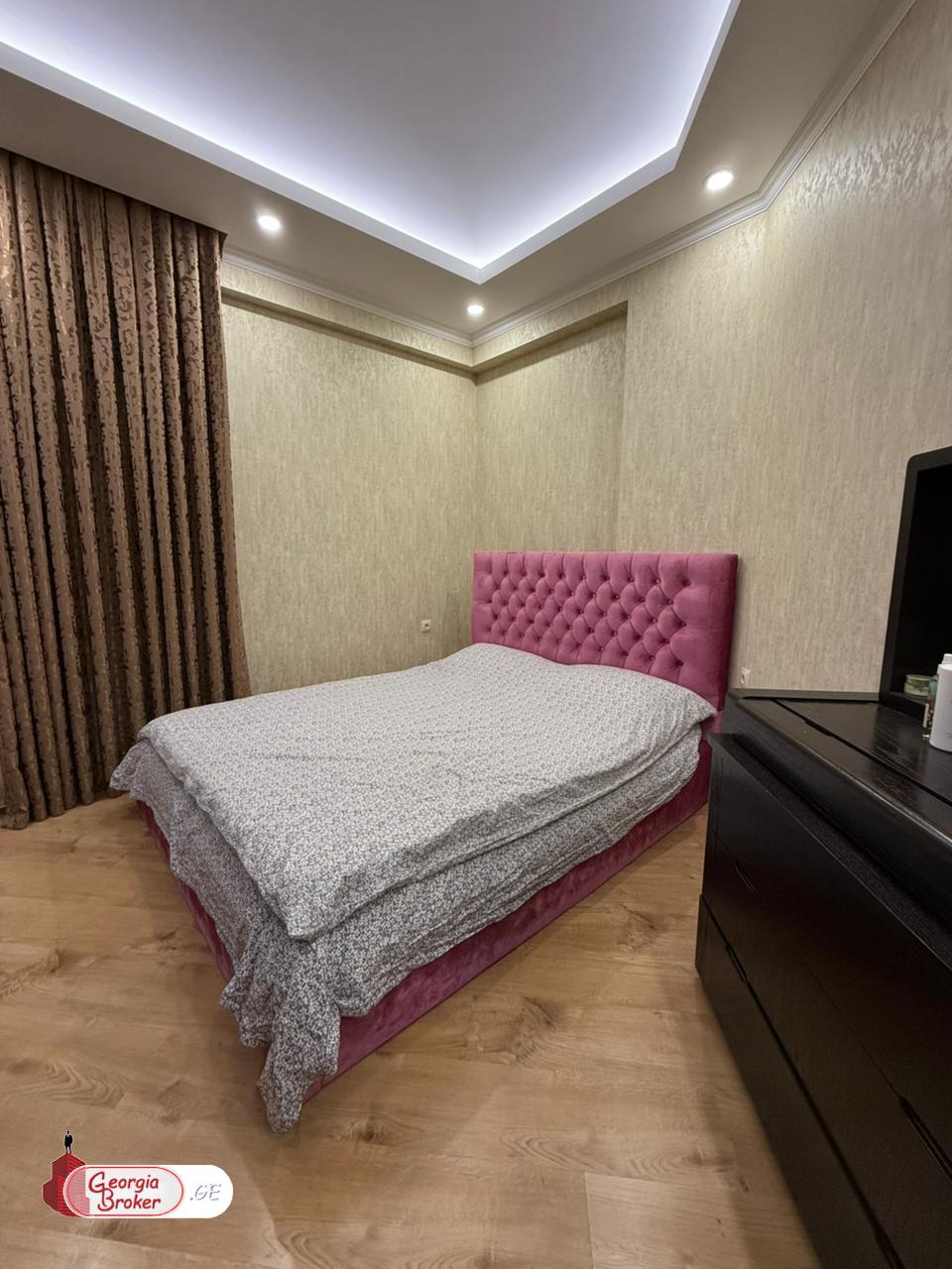 ქირავდება ახალი გარემონტებული 5 ოთახიანი ბინა ვაკეში